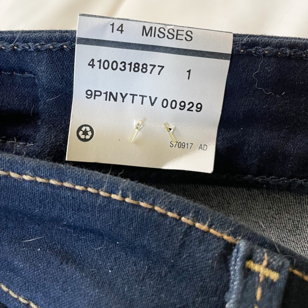 Capris - Picture 5 of 10